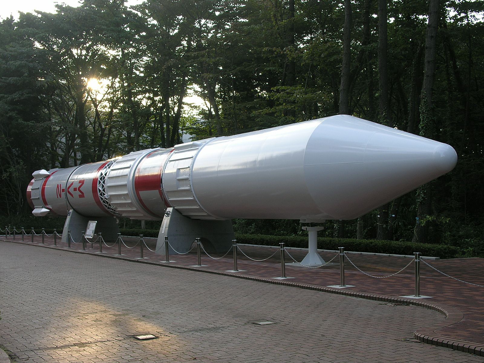 展示されたM-Vロケット（JAXA相模原キャンパス）