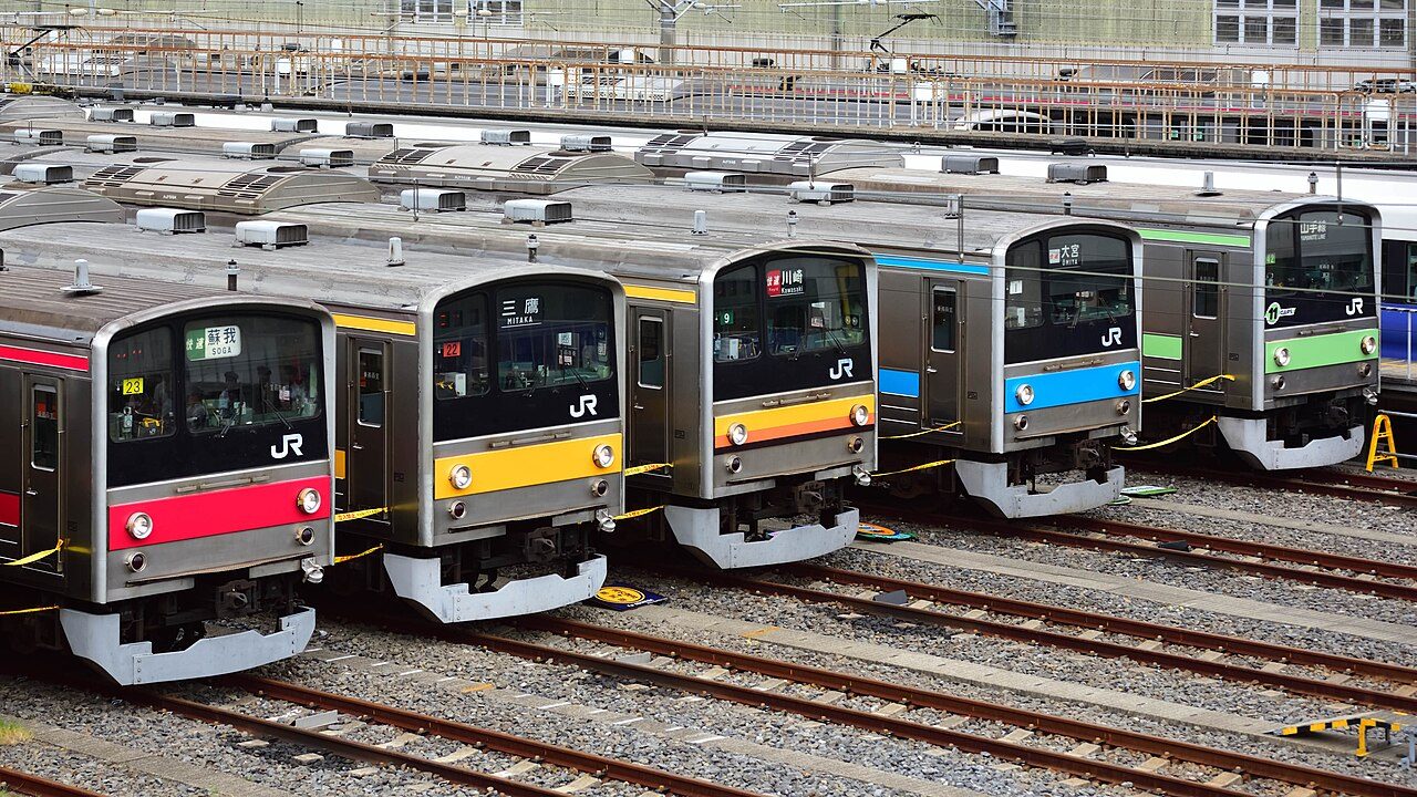 京葉車両センターでの205系ファミリーフェスタ（2019）歴代ラインカラーの205系並び
