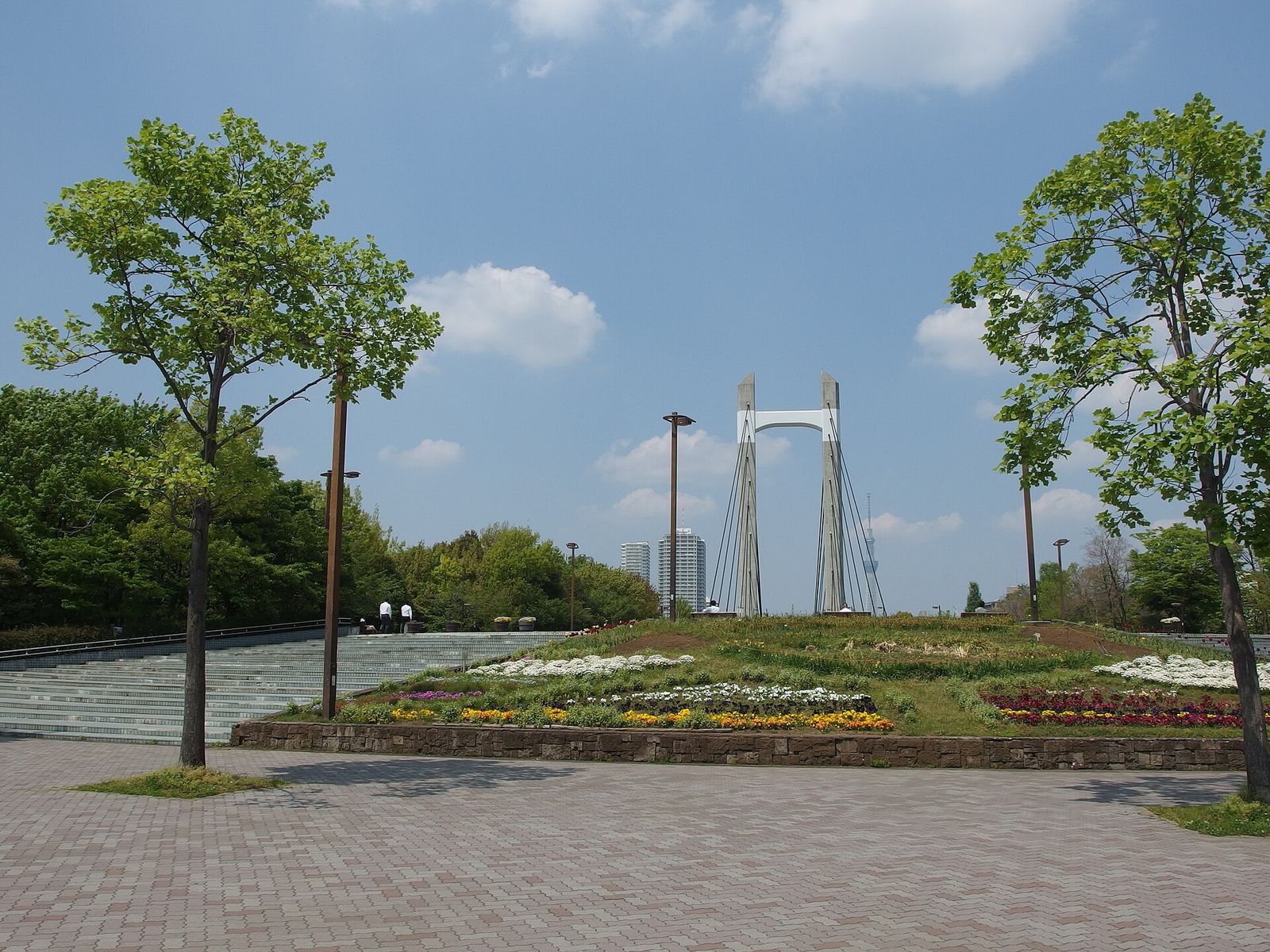 木場公園のふれあい広場と花壇