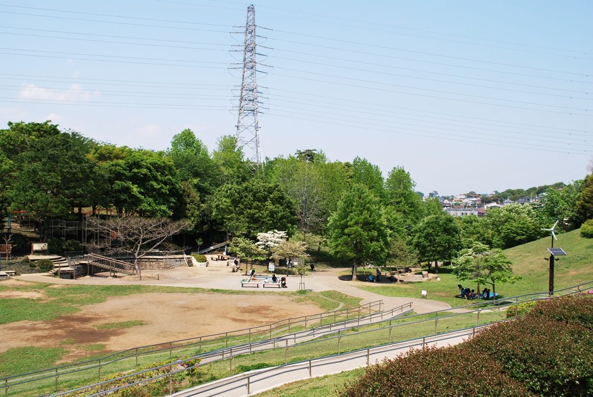 岸根公園の遊具広場