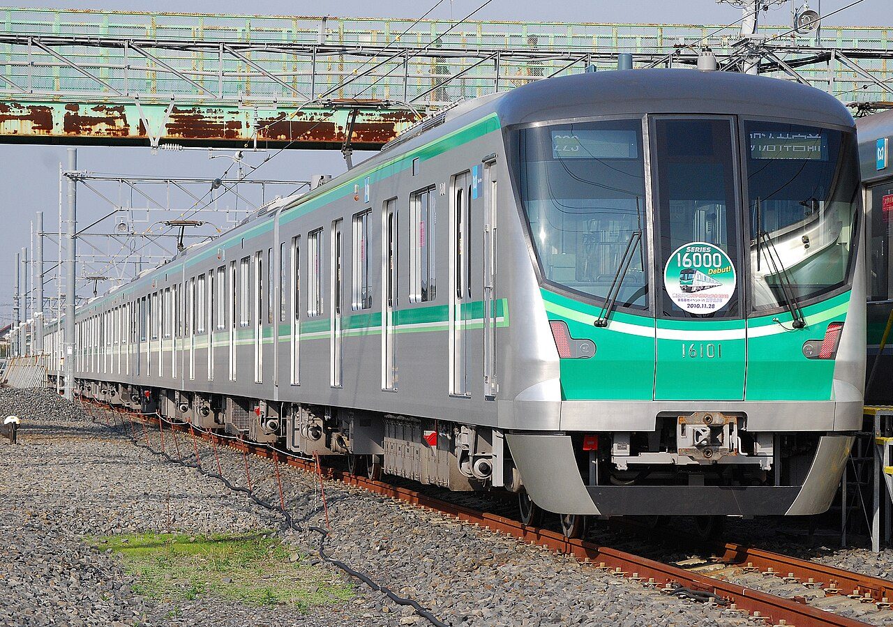 綾瀬車両基地の公開イベントで展示された千代田線16000系16101編成