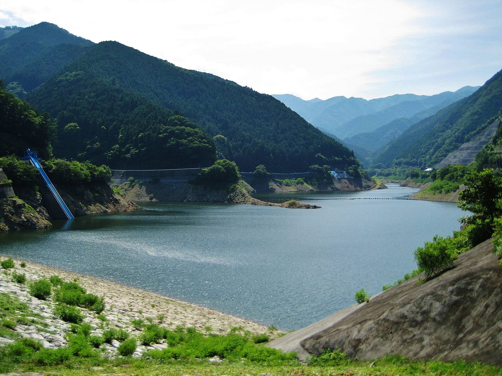 有間ダムのダム湖
